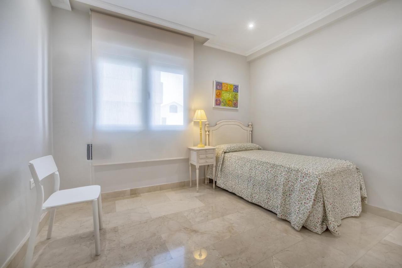Apartamento Los Tilos & Parking & Piscina Cordoba Luaran gambar