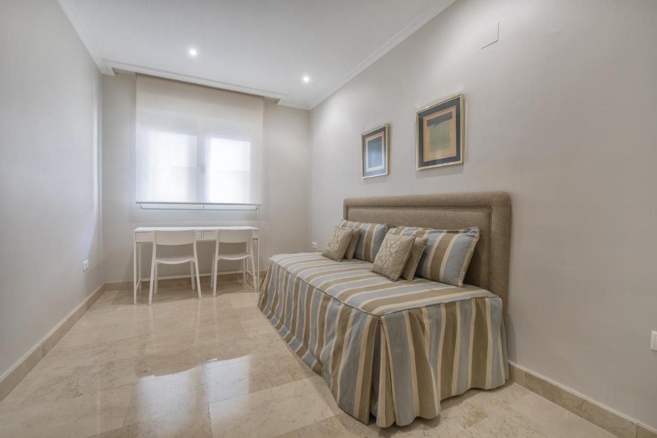 Apartamento Los Tilos & Parking & Piscina Cordoba Luaran gambar