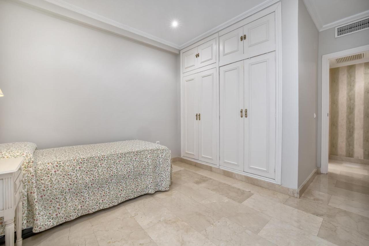 Apartamento Los Tilos & Parking & Piscina Cordoba Luaran gambar